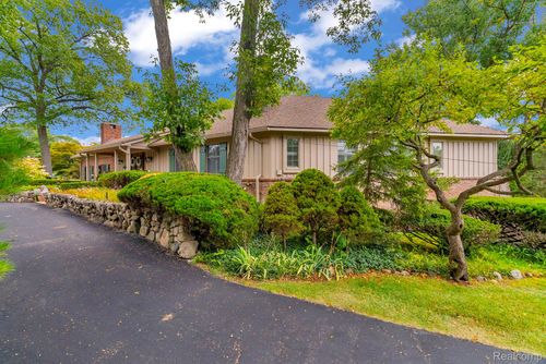 1887 Harvest Ln, Bloomfield Hills, MI, 48302-1227 | Card Image
