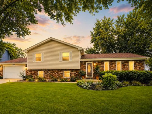 2613 Midland Dr, Naperville, IL, 60564-8513 | Card Image
