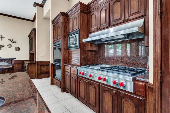 Imagine the culinary masterpieces you can create on this 48' professional 6 burner Wolf gas cooktop with griddle and vent hood! Double ovens too! | Image 13