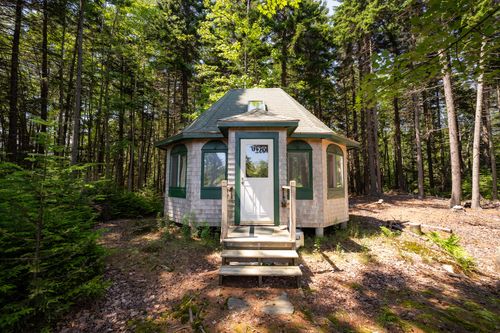 582 Fern Ave, Long Island, ME, 04050-3209 | Card Image