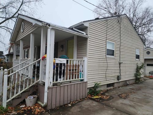 625 Charles St, Davison, MI, 48423-1001 | Card Image