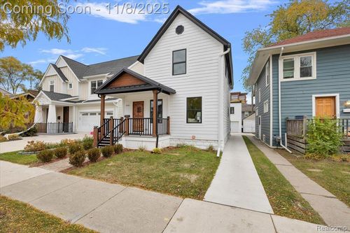 206 N Washington Ave, Royal Oak, MI, 48067-1784 | Card Image