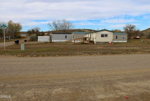 905 W 7th St, Fairview, MT, 59221-8706 | Card Image