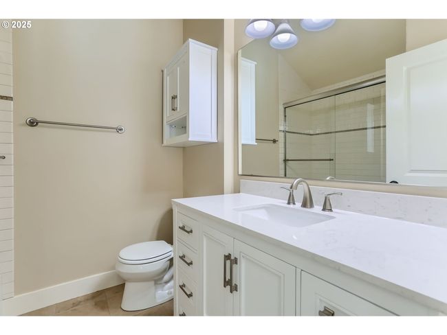 Bathroom-Upper | Image 22