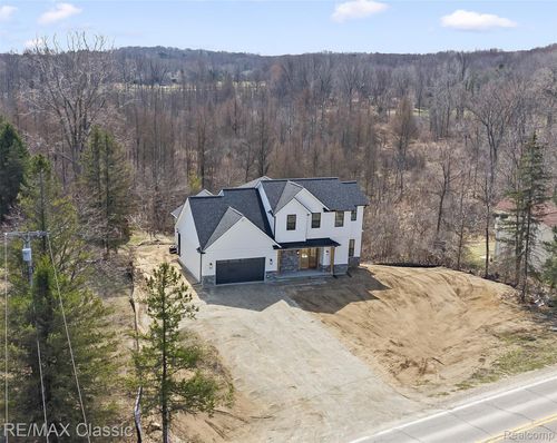 3800 E Coon Lake Rd, Howell, MI, 48843-9431 | Card Image