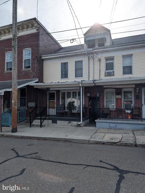 126 N Morris St, SAINT CLAIR, PA, 17970-1061 | Card Image