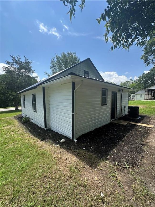 10 Busha St, House other with 2 bedrooms, 1 bathrooms and null parking in Toccoa GA | Image 4