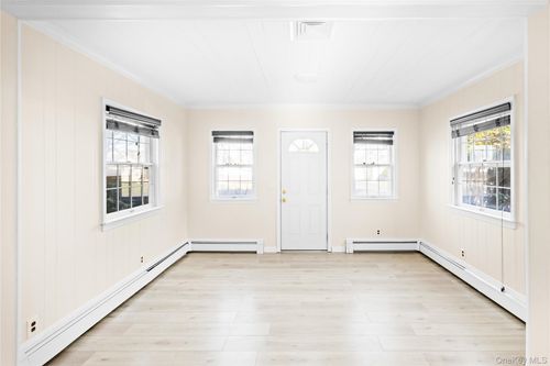 250 West Ave, Patchogue, NY, 11772-3543 | Card Image