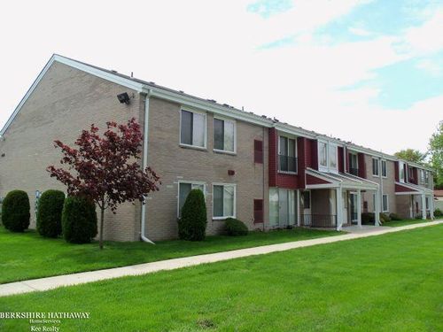 409 Sunset Ln, Saint Clair Shores, MI, 48082-1244 | Card Image