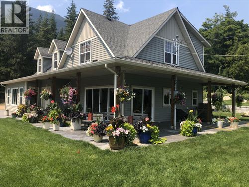 3751 65 Ave Nw, Salmon Arm, BC, V1E3A5 | Card Image