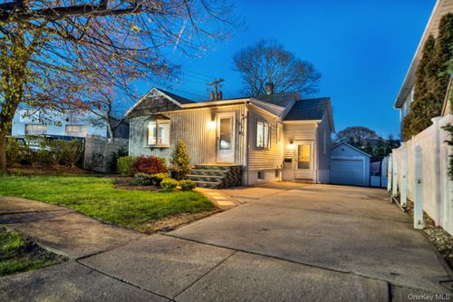 105 Thomas Pl, North Bellmore, NY, 11710-4119 | Card Image