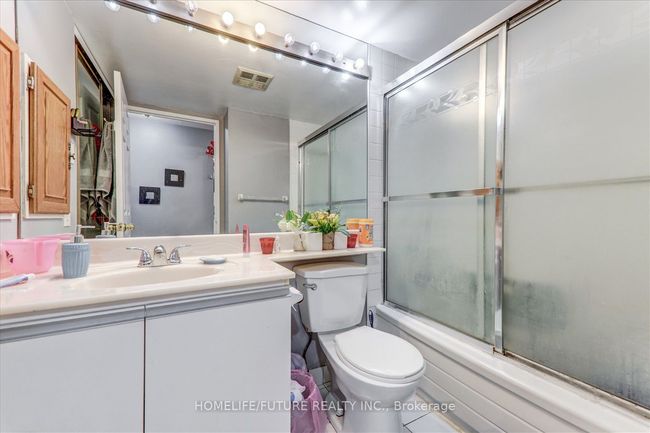 1004 - 12 Laurelcrest St, Condo with 2 bedrooms, 1 bathrooms and null parking in Brampton ON | Image 18