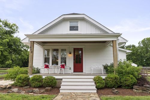 913 Groveport Rd, Canal Winchester, OH, 43110-9734 | Card Image
