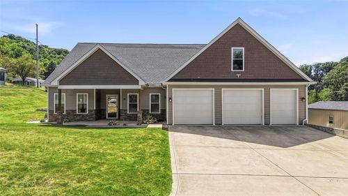 10 Walker St, Carnegie, PA, 15106-3737 | Card Image