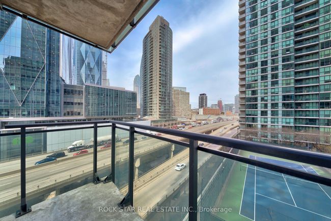 905 - 18 Harbour St, Condo with 2 bedrooms, 2 bathrooms and 1 parking in Toronto ON | Image 11