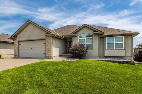 2105 Nw Sycamore Ln, Grain Valley, MO, 64029-8391 | Card Image