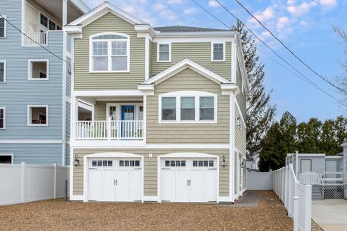 5 Fellows Ave, Hampton, NH, 03842-3214 | Card Image