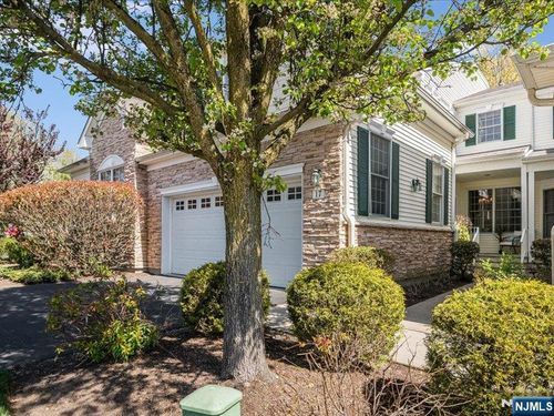 17 Pacio Court, Roseland, NJ, 07068 | Card Image
