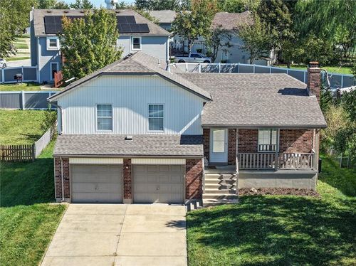 311 Apple Valley Pkwy, Belton, MO, 64012-4743 | Card Image
