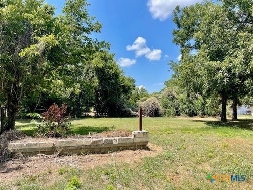 806 N Madison Ave, Cameron, TX, 76520-1547 | Card Image