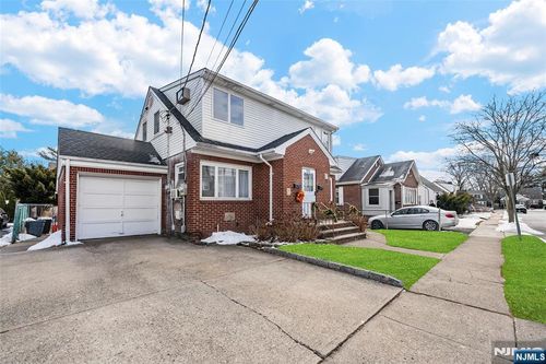 480 Davison St, Maywood, NJ, 07607-1220 | Card Image