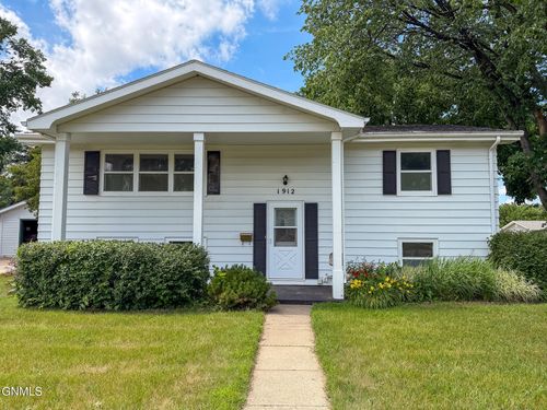 1912 Bell Street, Bismarck, ND, 58501 | Card Image