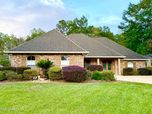 105 Fox Pen Dr, Carriere, MS, 39426-8849 | Card Image