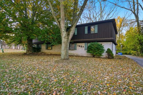 1607 Brooke Park Dr, Toledo, OH, 43612-4162 | Card Image