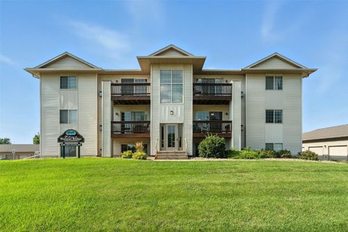 apt-7-3060 Wilson Ave Sw, Cedar Rapids, IA, 52404-7811 | Card Image