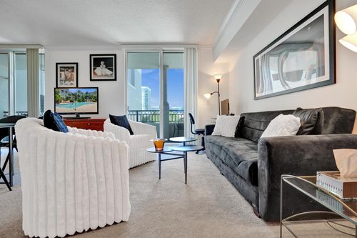 apt-352-600 S Dixie Hwy, West Palm Beach, FL, 33401-5850 | Card Image