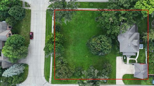 812 Maple Ave, Decorah, IA, 52101-2118 | Card Image