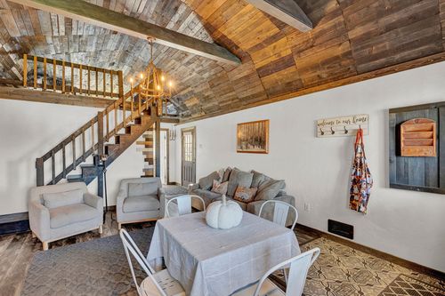 561 Double D Rd, Stevensville, MT, 59870-8521 | Card Image