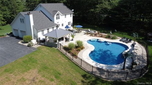 95 Weed Rd, Pine Bush, NY, 12566-7407 | Card Image
