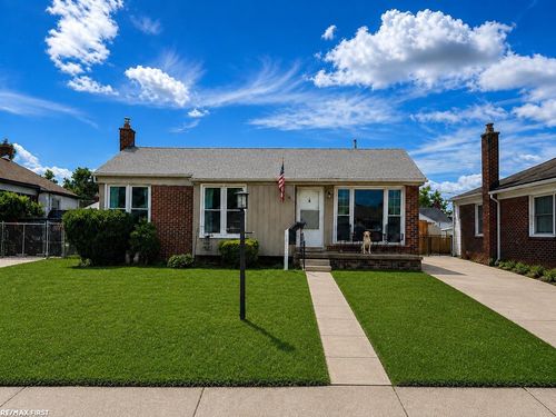 28059 Bohn St, Roseville, MI, 48066-2404 | Card Image
