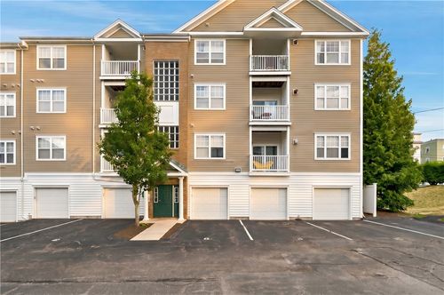202-84 Mill St, Woonsocket, RI, 02895-8207 | Card Image