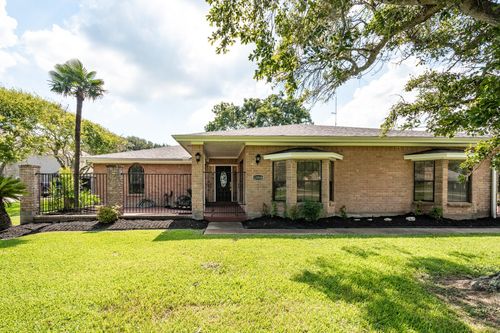 13310 Bay Place Dr, Beach City, TX, 77523-8211 | Card Image