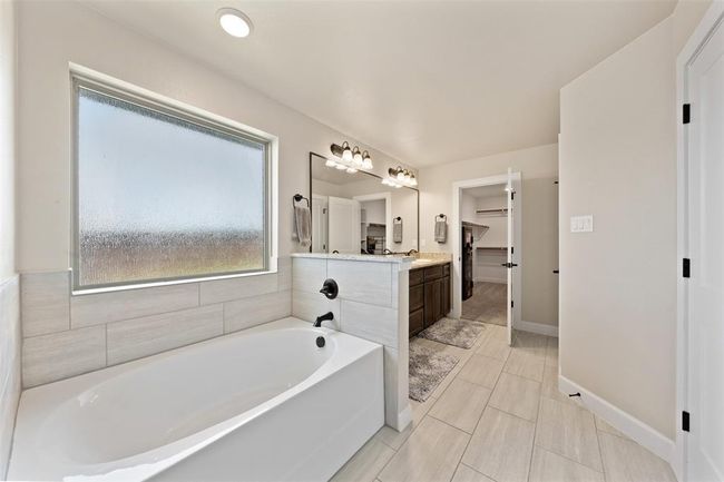 Separate garden tub | Image 29