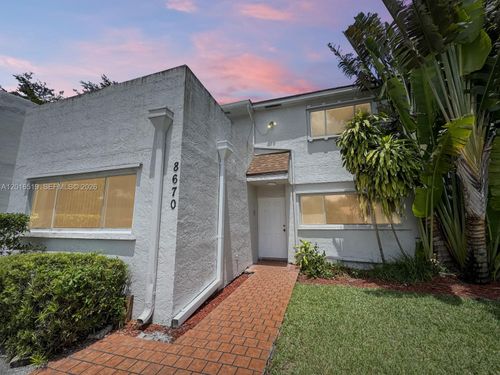 111a-8670 Bridle Path Ct, Davie, FL, 33328-2815 | Card Image