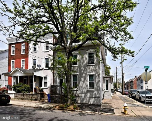 563 King St, POTTSTOWN, PA, 19464-7633 | Card Image