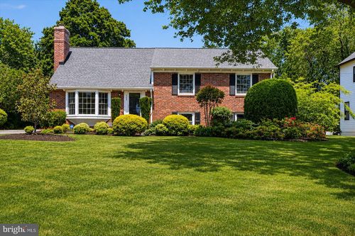 2212 Reddfield Dr, Falls Church, VA, 22043-2724 | Card Image