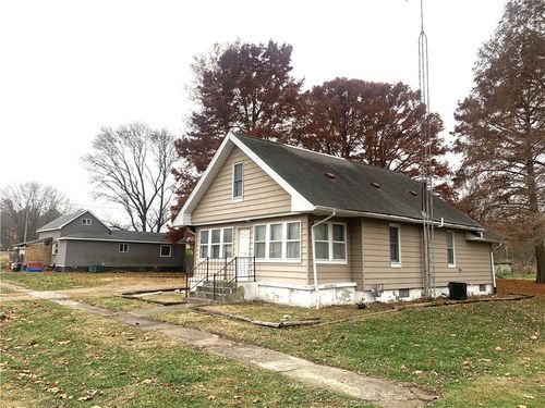 7 Michaels St, Pana, IL, 62557-6300 | Card Image