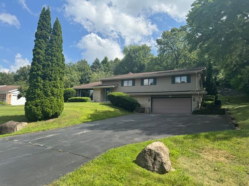 10520975 Oak Ln, Germantown, WI, 53022-3742 | Card Image