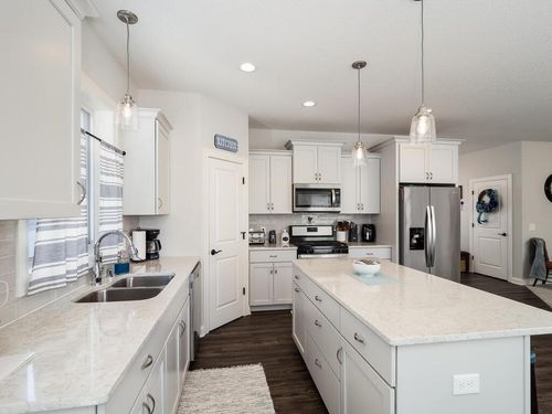 404 Grant Ave Se, Hutchinson, MN, 55350-4518 | Card Image