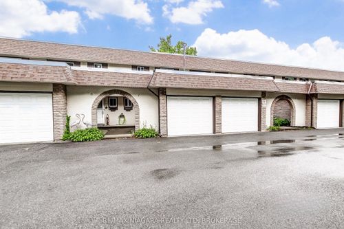 7-4230 Meadowvale Dr, Niagara Falls, ON, L2E5W7 | Card Image