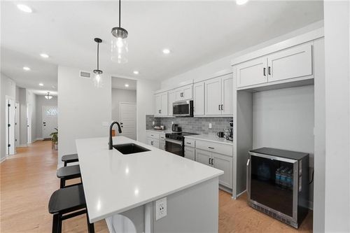 1009 Branchwood Ln, Raymore, MO, 64083-8781 | Card Image