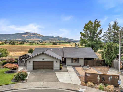 2815 Sonnet Ln, Medford, OR, 97504-8634 | Card Image