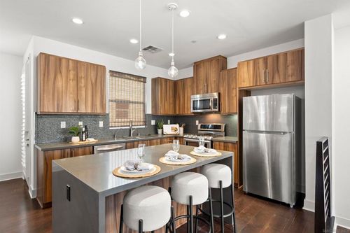 7853 Inception Way, San Diego, CA, 92108-5122 | Card Image