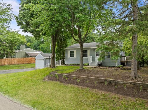 438 Sylvan Drive, Fontana, WI, 53125 | Card Image