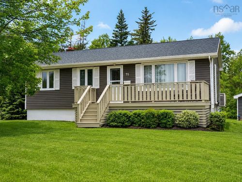 71 Duffell Dr, House with 3 bedrooms, 1 bathrooms and null parking in Sydney NS | Card Image