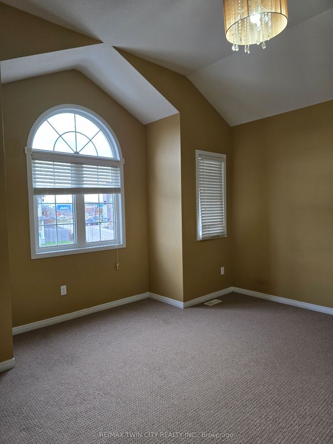 1316 Countrystone Dr, House other with 3 bedrooms, 3 bathrooms and 2 parking in Kitchener ON | Image 11